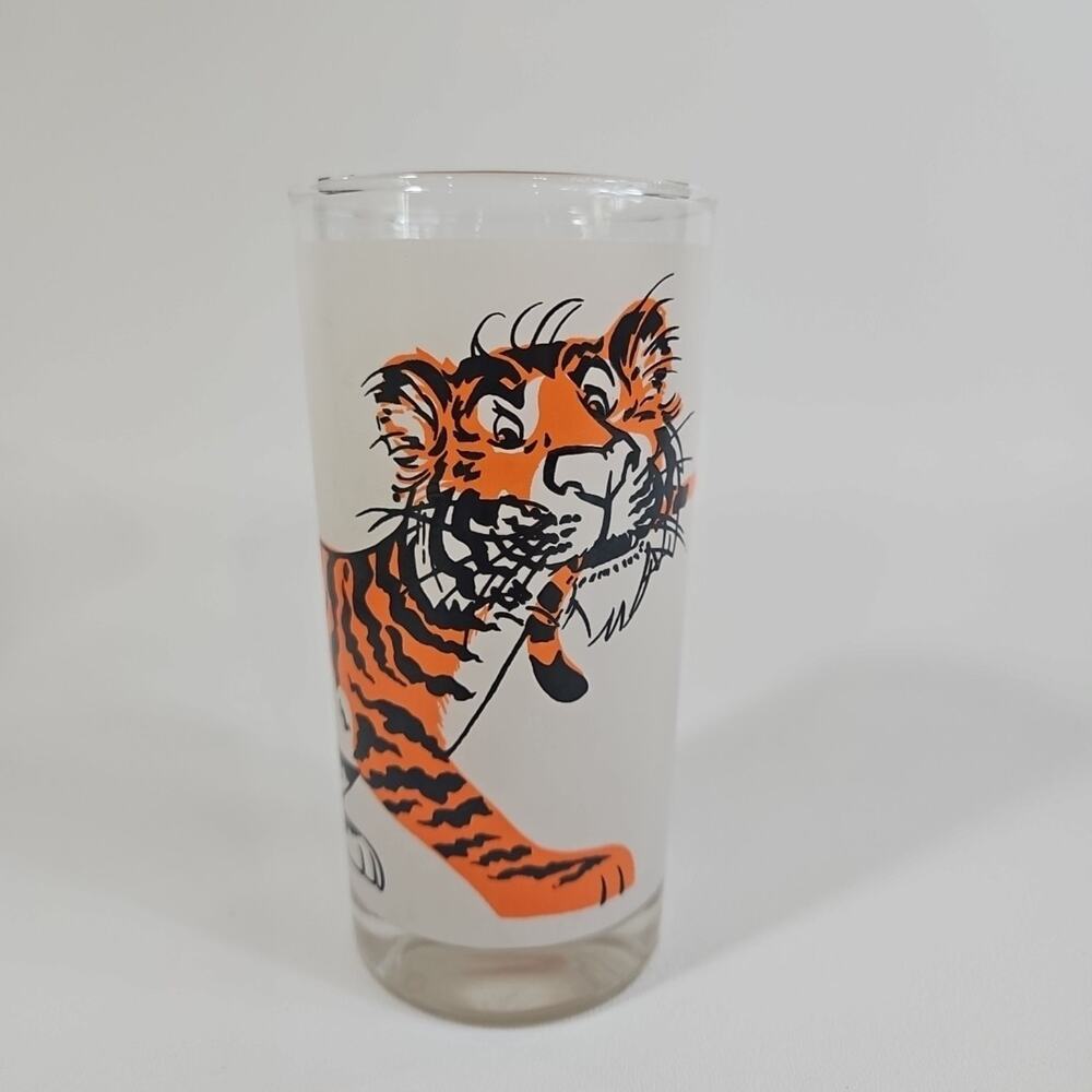 Vintage 1960s Esso Exxon Gas "Put A Tiger in Your Tank"‎ Drinking Frosted Glass